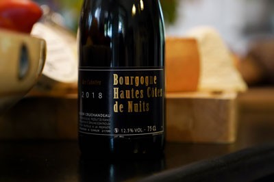 Close up of the black and gold label of a bottle of Hautes Cotes de Nuits.