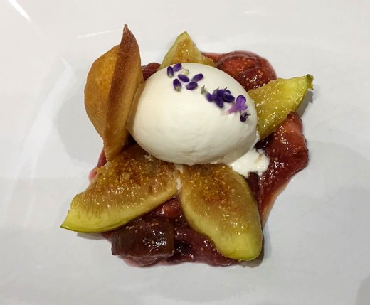 Sautéed fresh figs, fig compote, fig leaf and Burgundy honey ice cream